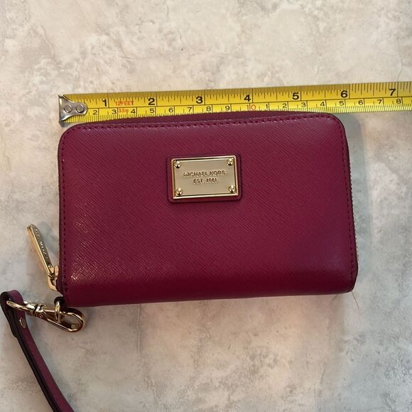 Michael Kors zip around wallet - Picture 7 of 7